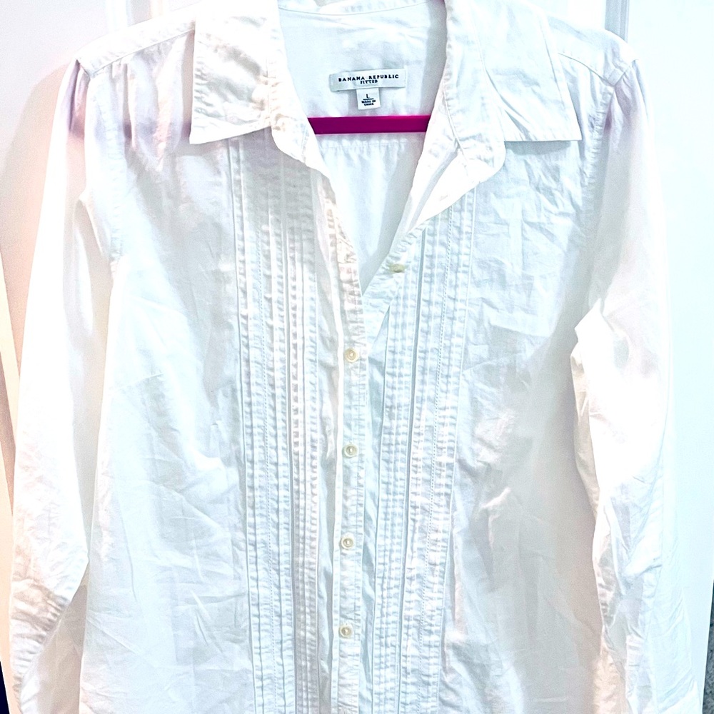 Beautiful lightweight breathable cotton shirt. Sz L 10/12. Pit to pit 18 in.